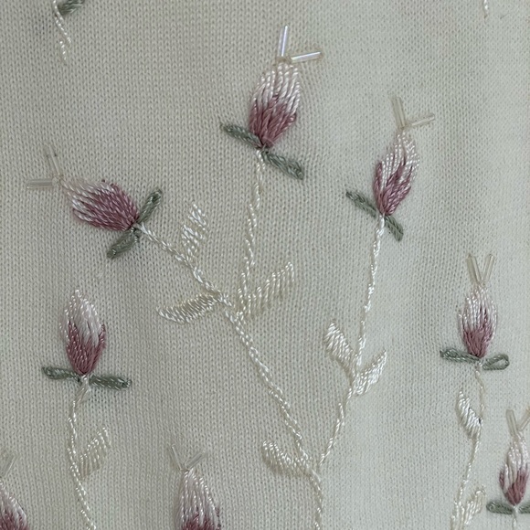 Pretty floral embroidered cream colored sweater, XL by Yarnworks - Picture 3 of 8